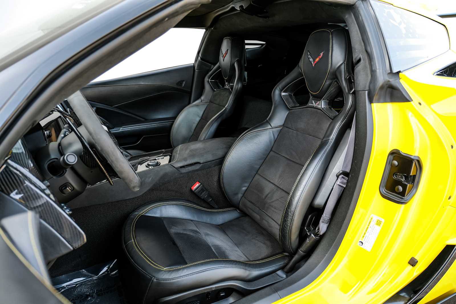 Used 2015 Chevrolet Corvette Z06 w/ 3LZ Preferred Equipment Group image 32