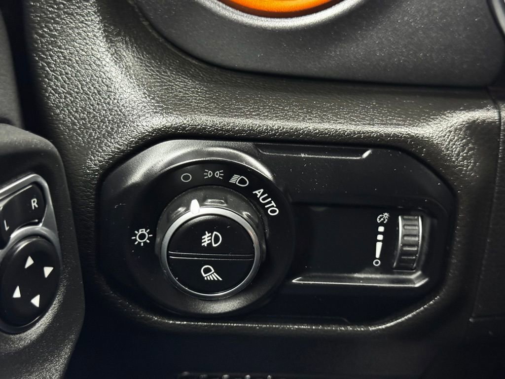 Used 2023 Jeep Gladiator Mojave w/ Cold Weather Group image 31