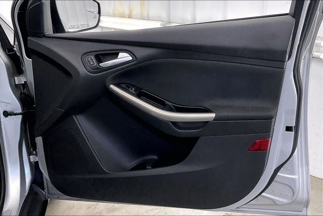 Used 2018 Ford Focus Titanium FWD image 22