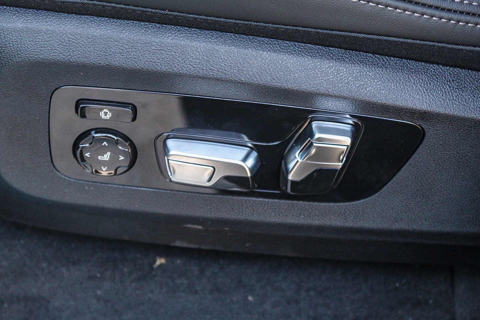 New 2026 BMW X5 M60i image 21