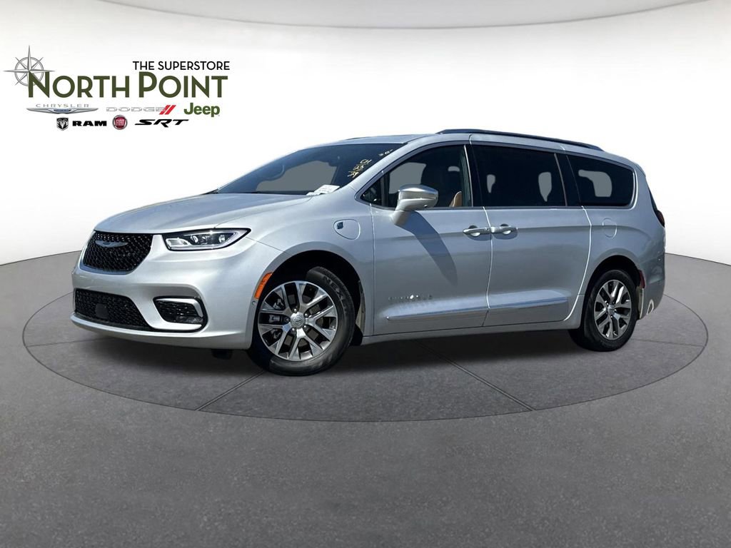 Used 2024 Chrysler Pacifica Pinnacle