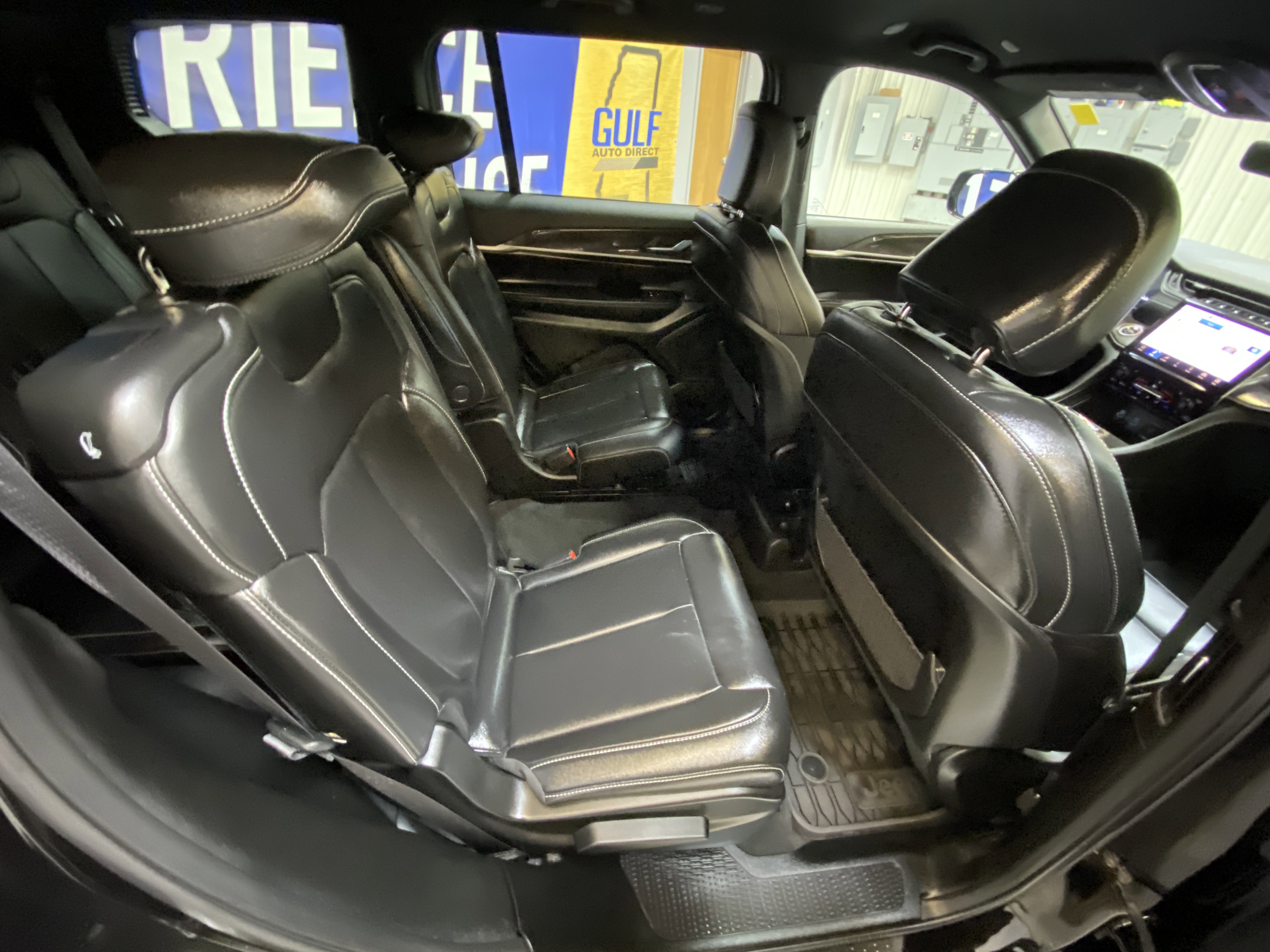 Used 2025 Jeep Grand Cherokee L Limited w/ Black Appearance Package image 29