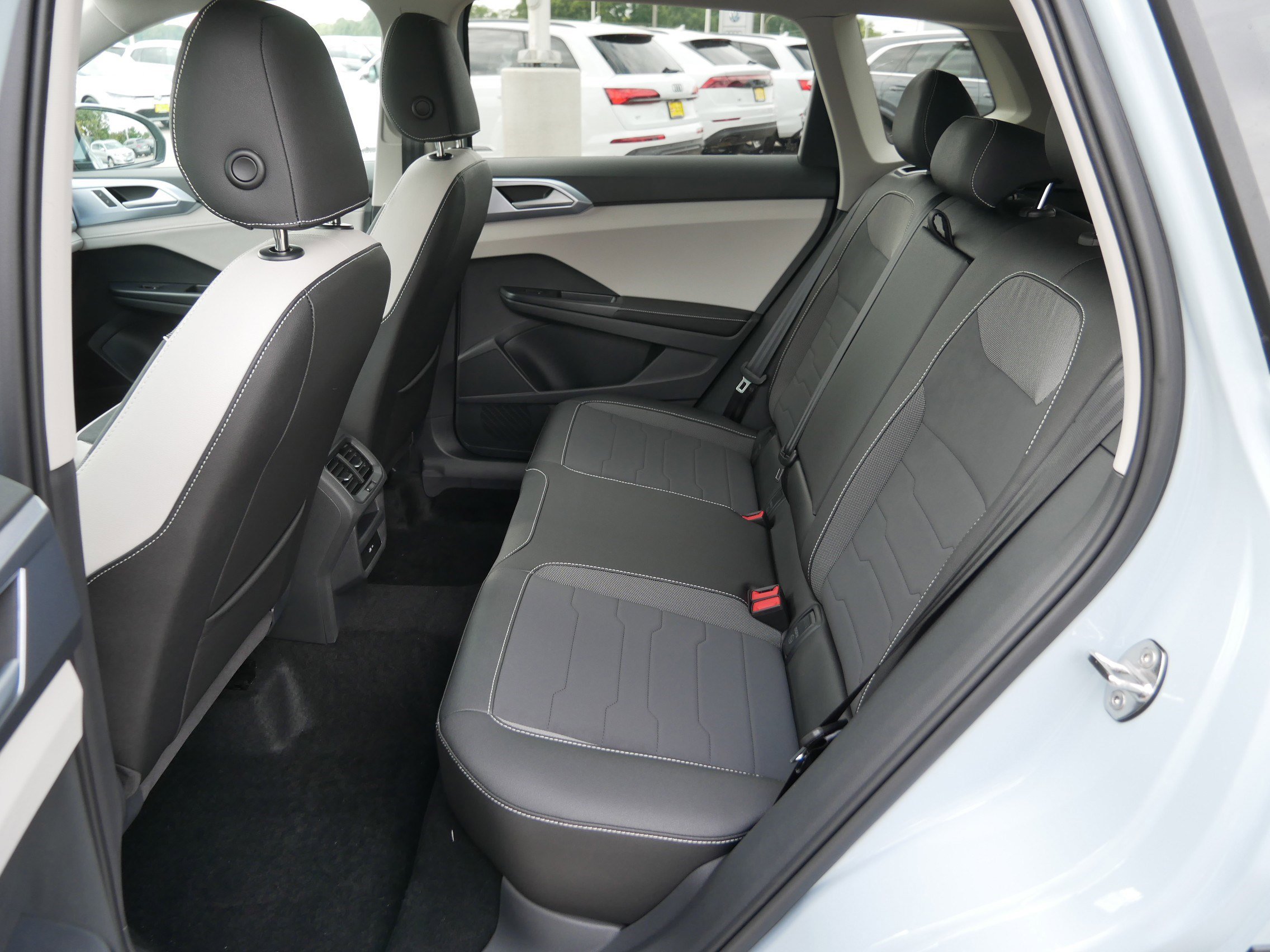 New 2025 Volkswagen Taos SE image 8