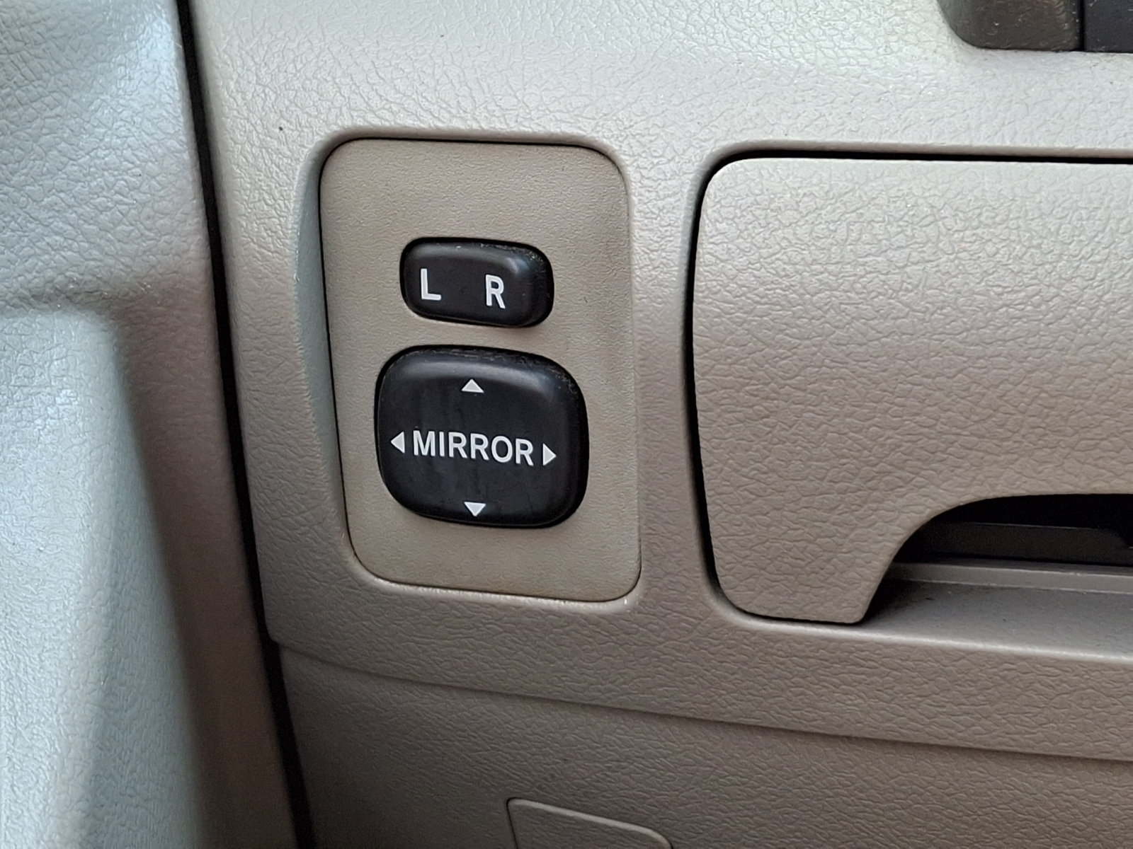 Used 2009 Toyota Camry XLE FWD image 22