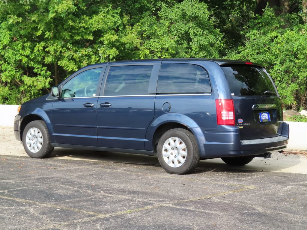 Used 2009 Chrysler Town & Country LX FWD image 20