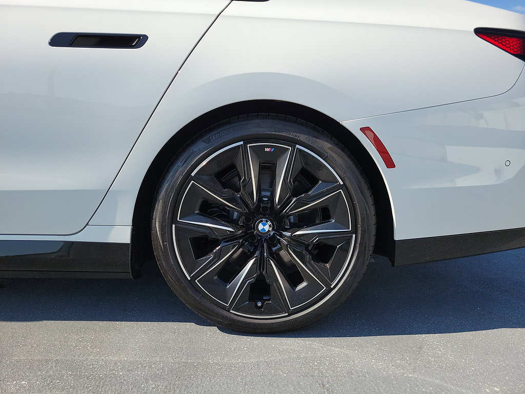 New 2026 BMW 750e xDrive w/ Premium Package AWD/4WD image 6