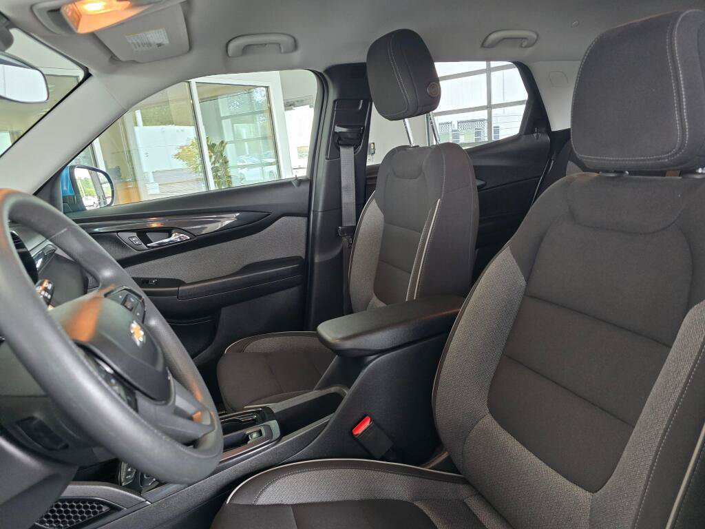 Used 2025 Chevrolet TrailBlazer LT AWD/4WD image 18