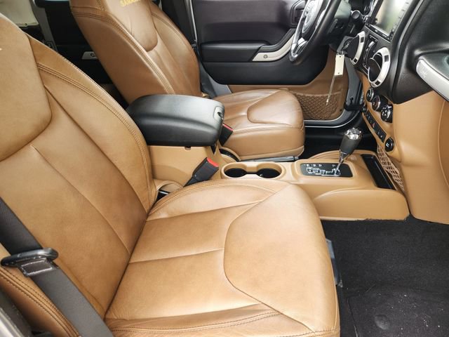 Used 2014 Jeep Wrangler Unlimited Sahara w/ Connectivity Group image 15