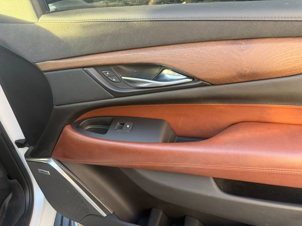 Used 2020 Cadillac Escalade Premium Luxury image 24