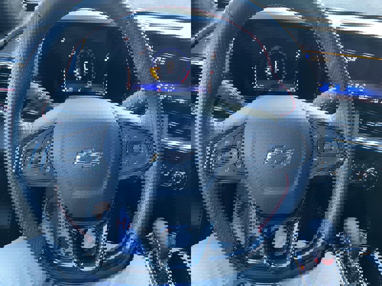 Certified 2025 Chevrolet Trax RS w/ Driver Confidence Package image 36