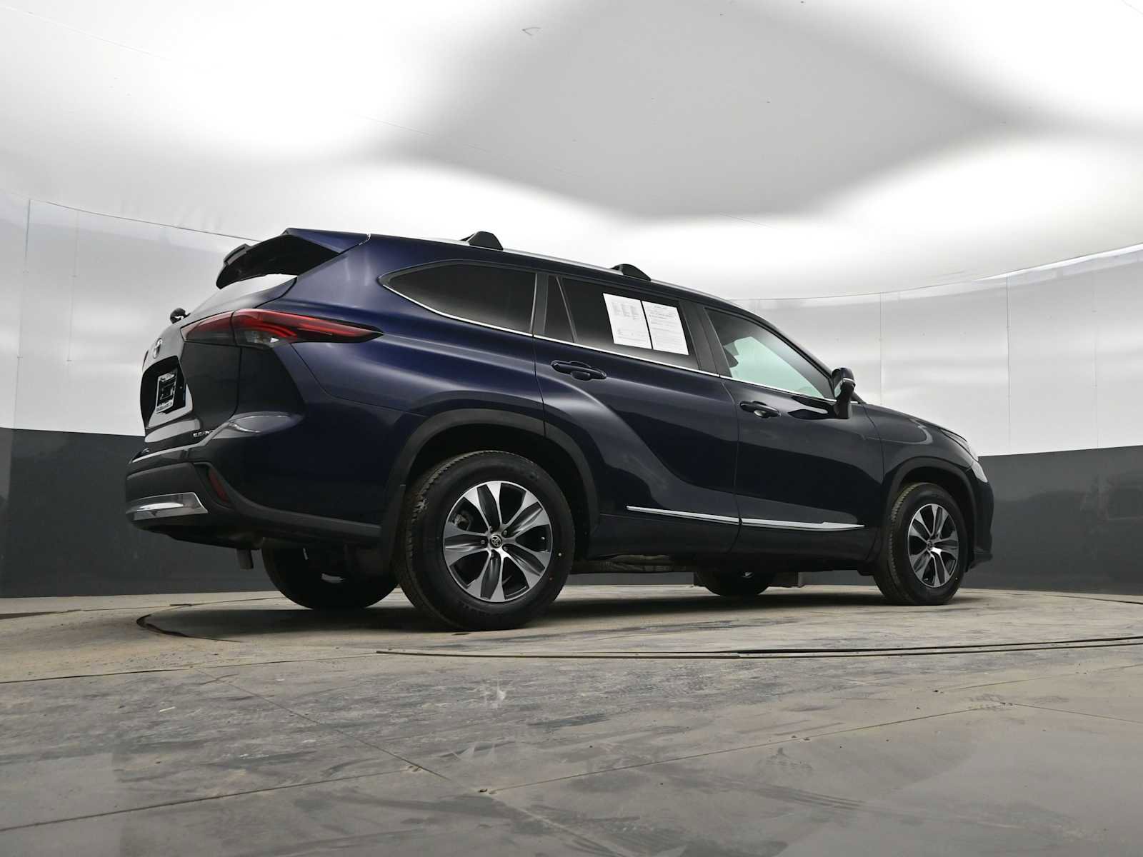 Used 2024 Toyota Highlander XLE image 36