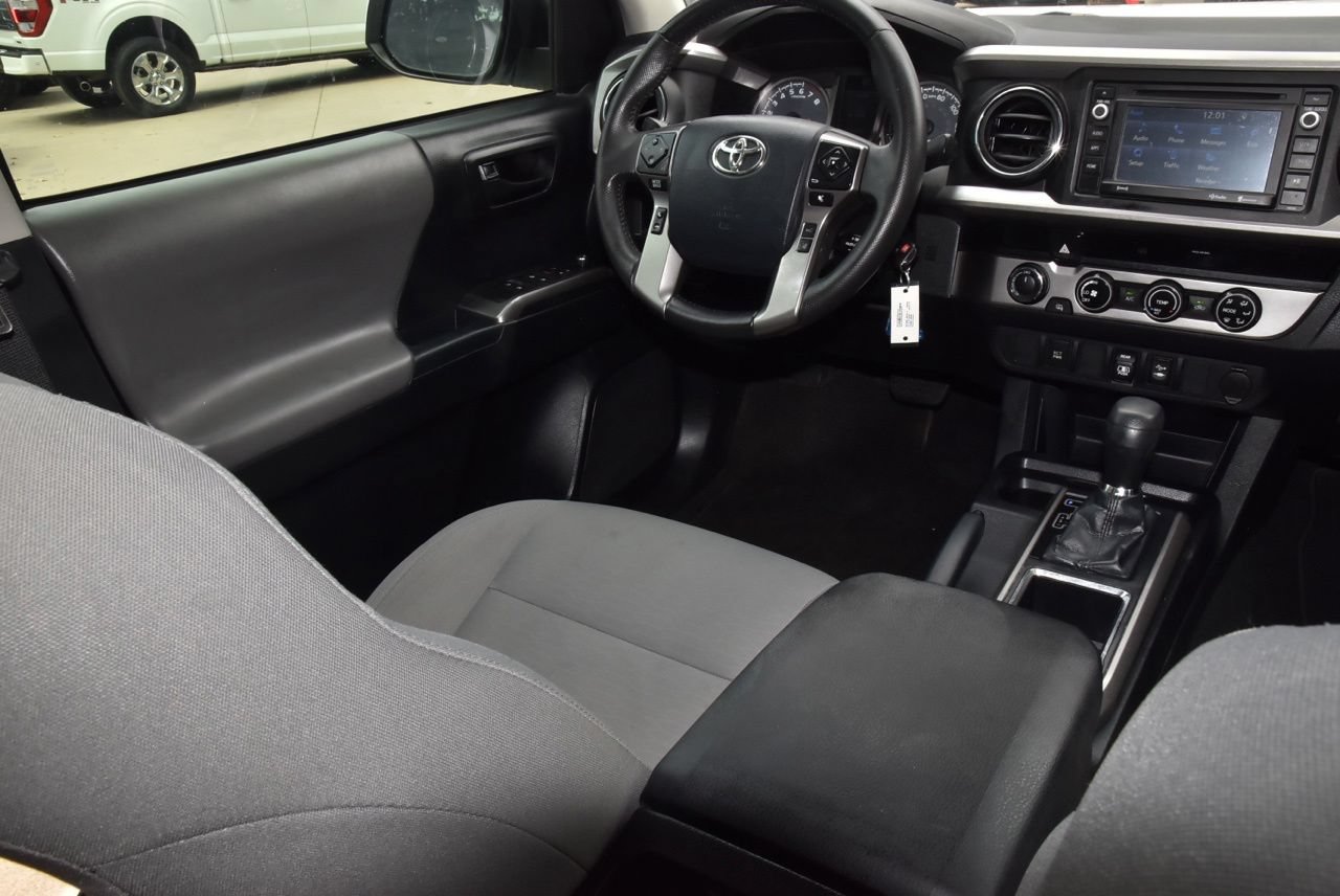 Used 2018 Toyota Tacoma SR5 AWD/4WD image 15