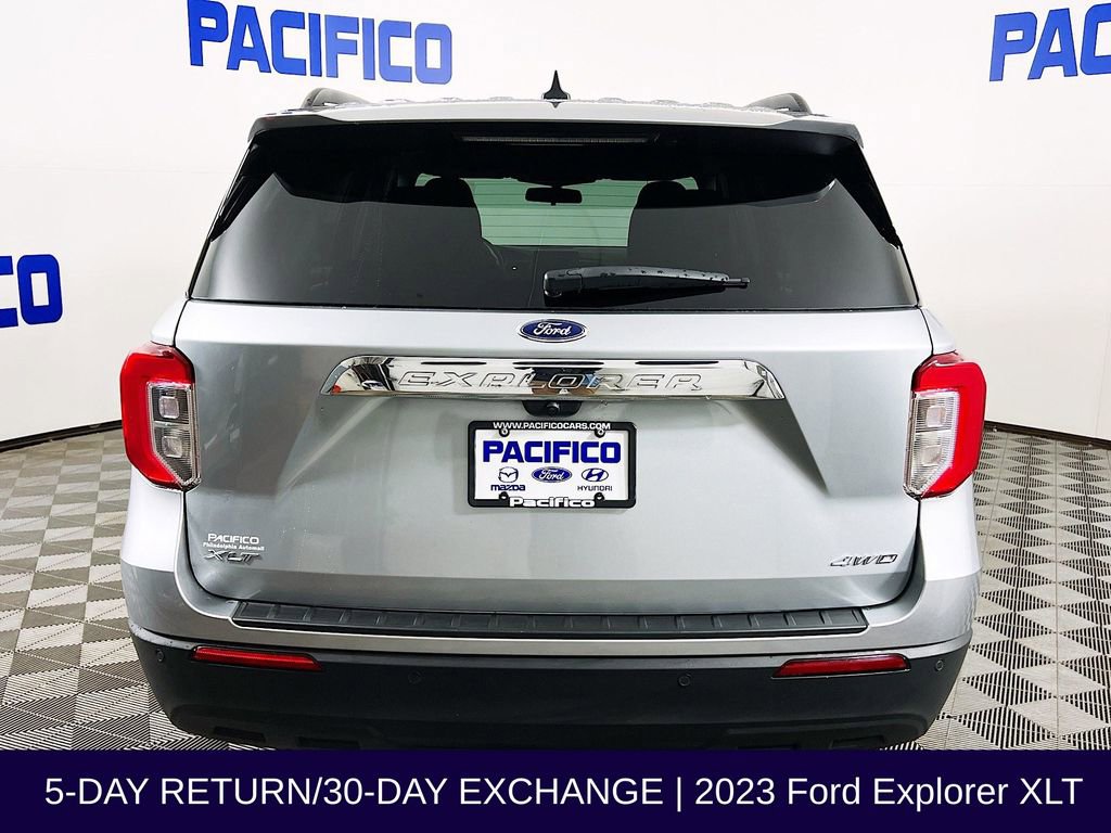 Used 2023 Ford Explorer XLT image 7