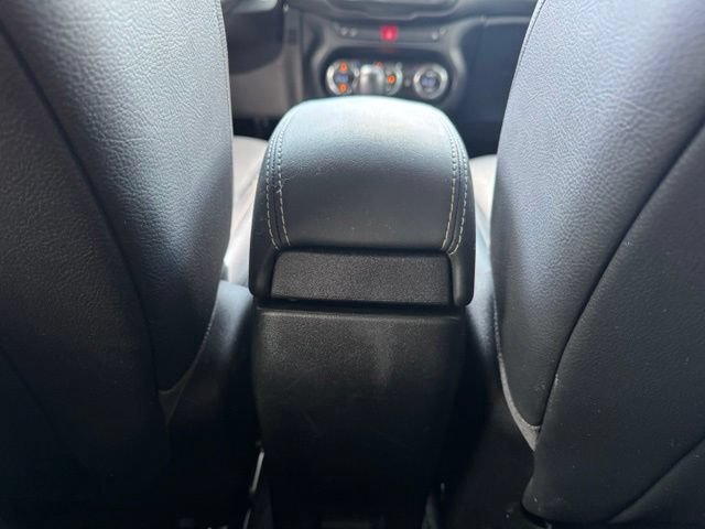 Used 2016 Jeep Renegade Limited AWD/4WD image 10