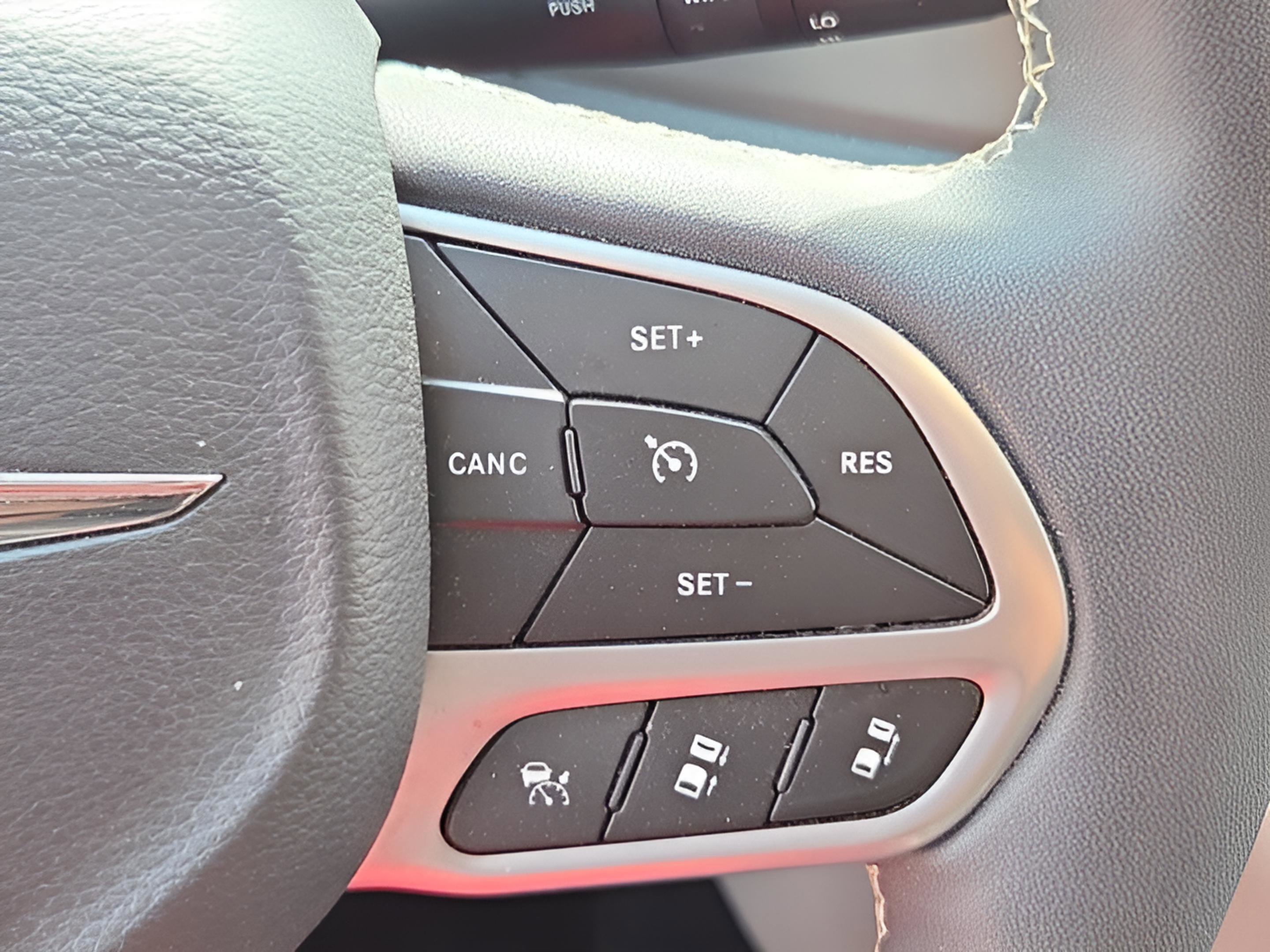 Used 2023 Chrysler Pacifica Touring-L image 22