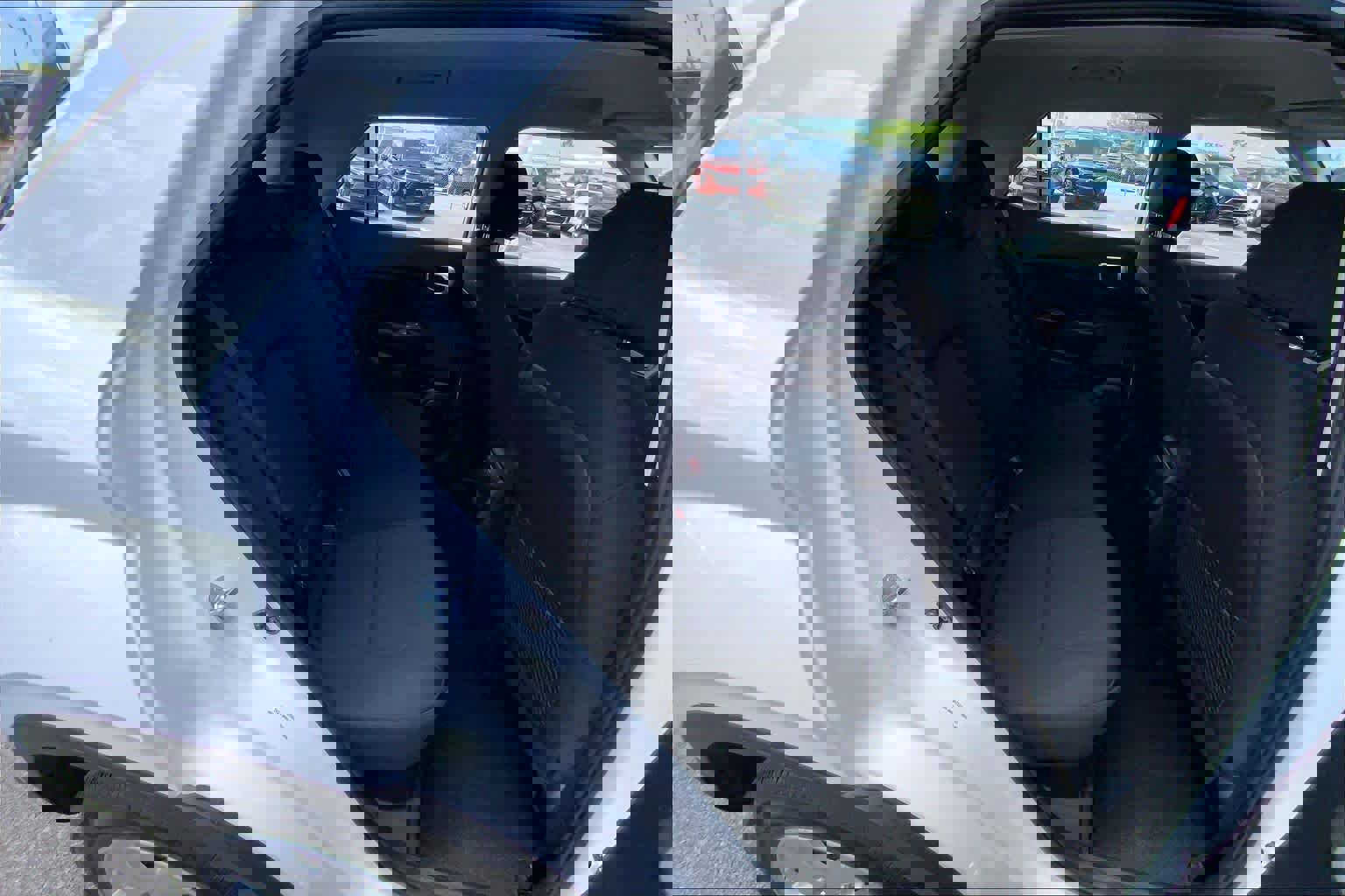 Used 2025 Hyundai Venue SE image 18