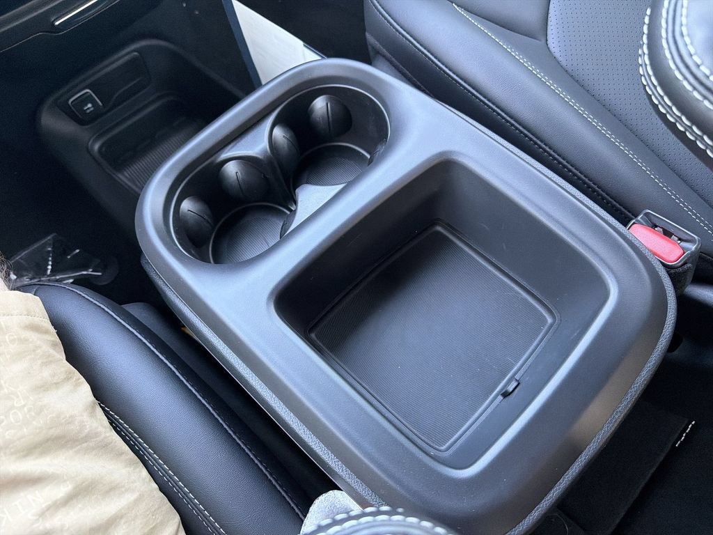 New 2026 Chrysler Pacifica Select FWD image 24
