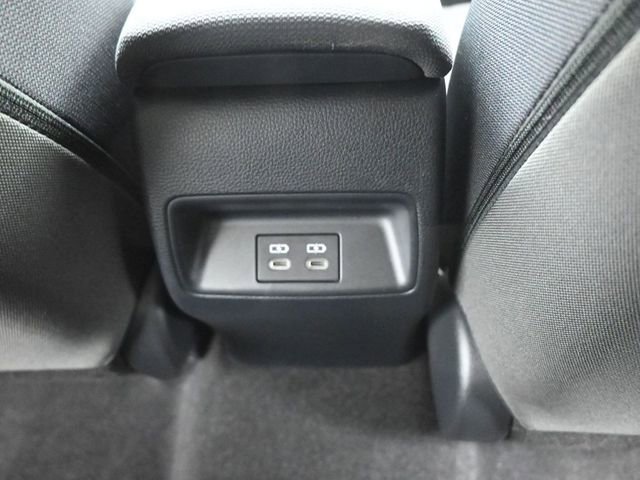 Used 2025 Toyota Corolla LE image 29