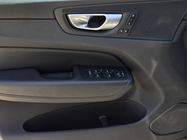 Used 2024 Volvo XC60 B5 Plus AWD/4WD image 19
