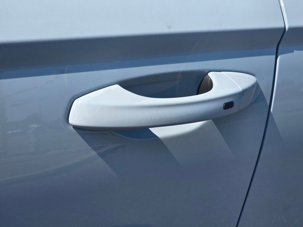 New 2025 Volkswagen Taos SE image 12