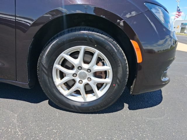 Used 2017 Chrysler Pacifica Touring FWD image 4