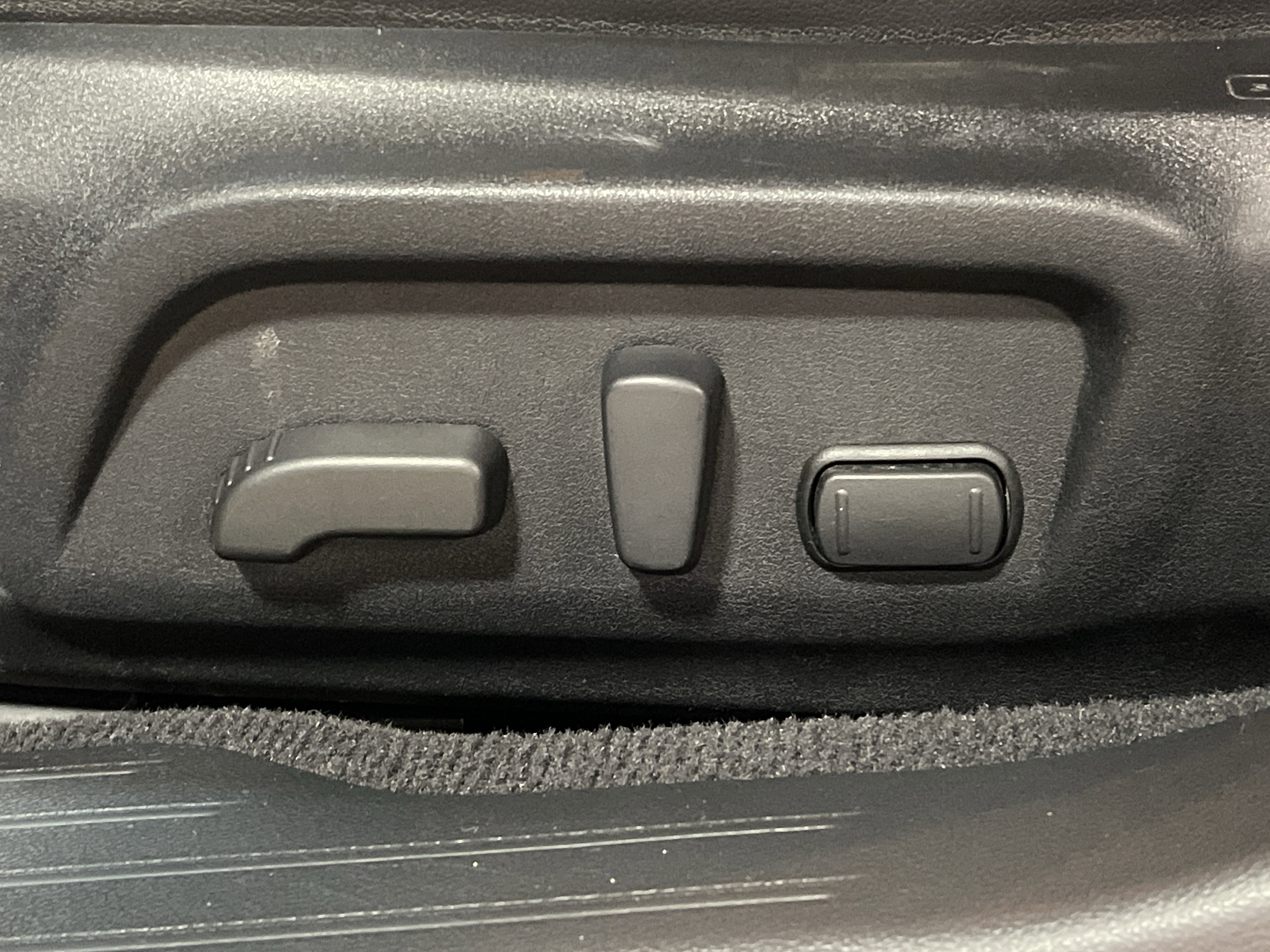 Used 2016 Subaru Outback 3.6R Limited image 10