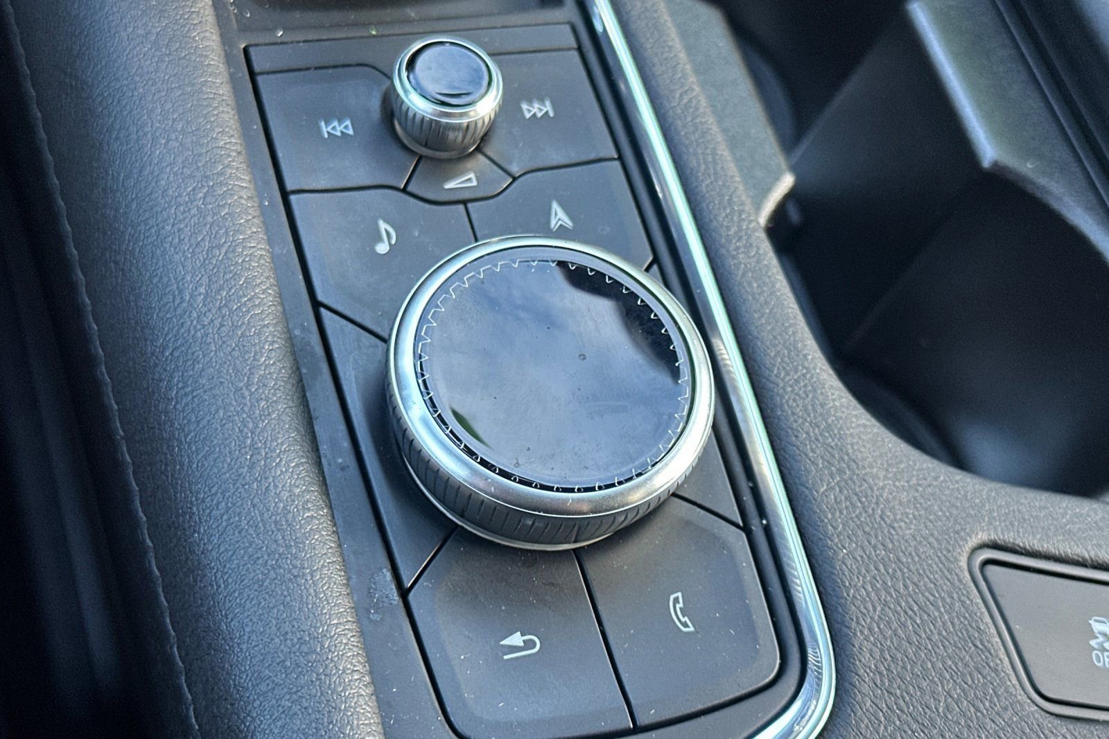 Used 2025 Cadillac XT6 Premium Luxury w/ Technology Package image 33