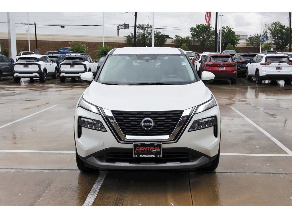 Used 2023 Nissan Rogue SV FWD image 2