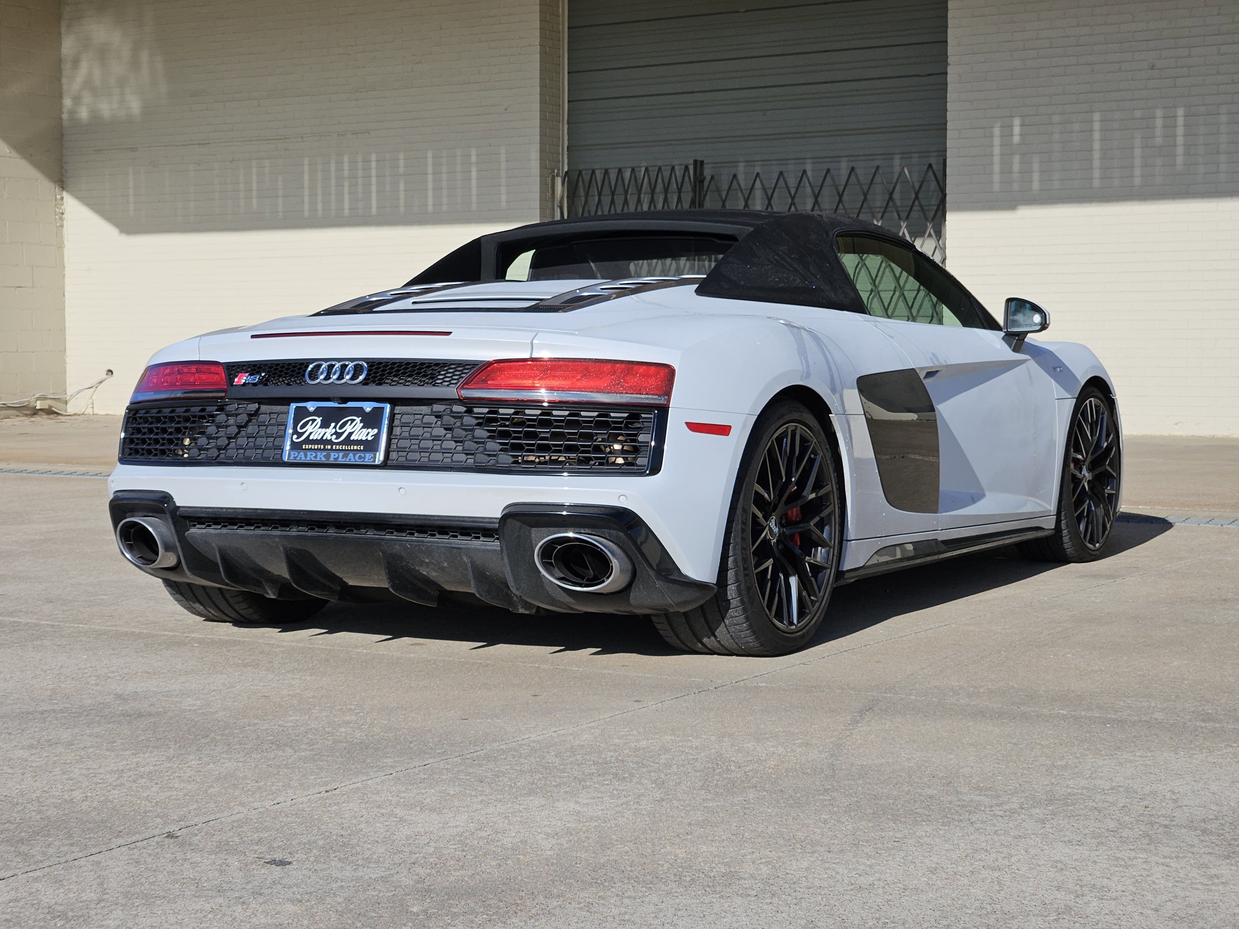 Used 2020 Audi R8 V10 w/ Carbon Exterior Package image 9