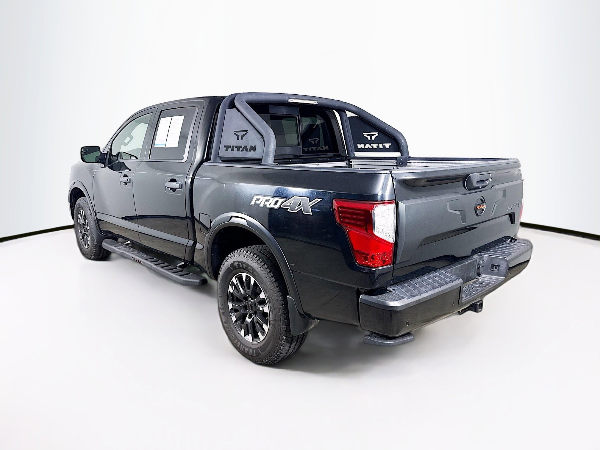 Used 2020 Nissan Titan PRO-4X w/ Pro-4x Convenience Package image 31