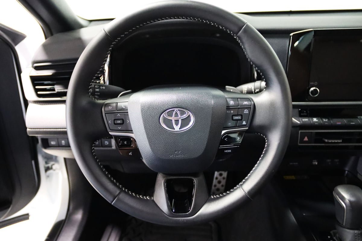 Used 2026 Toyota Camry SE FWD image 37