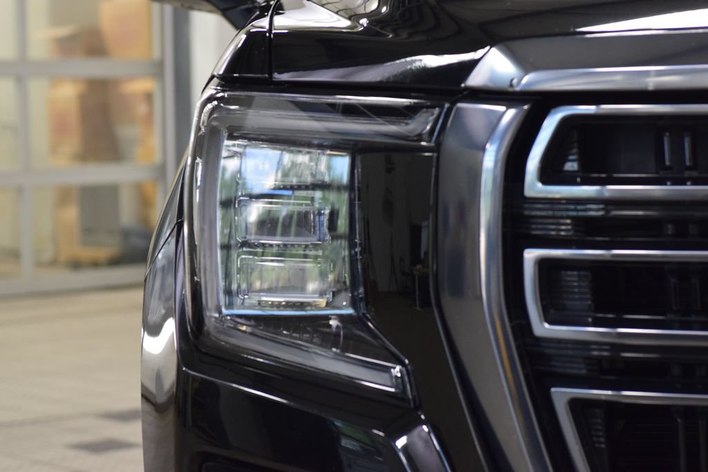 Used 2023 GMC Yukon XL AT4 w/ AT4 Premium Package AWD/4WD image 12