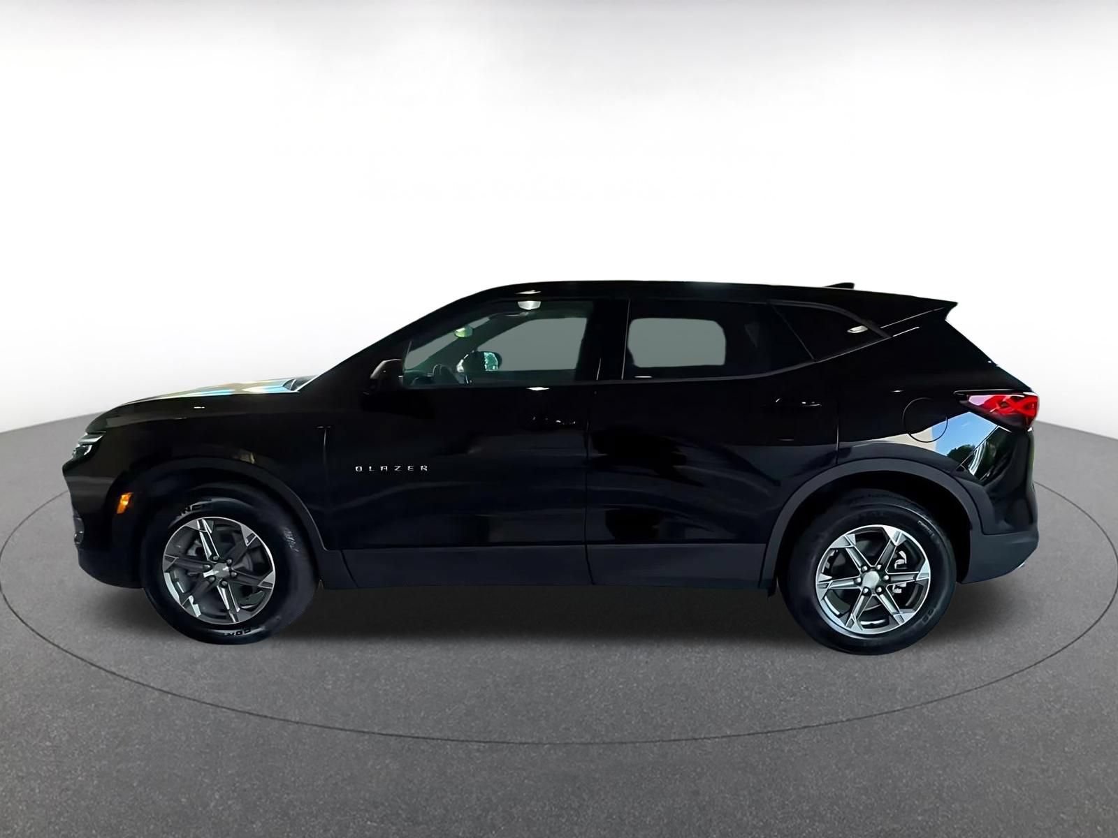Used 2026 Chevrolet Blazer LT FWD image 8