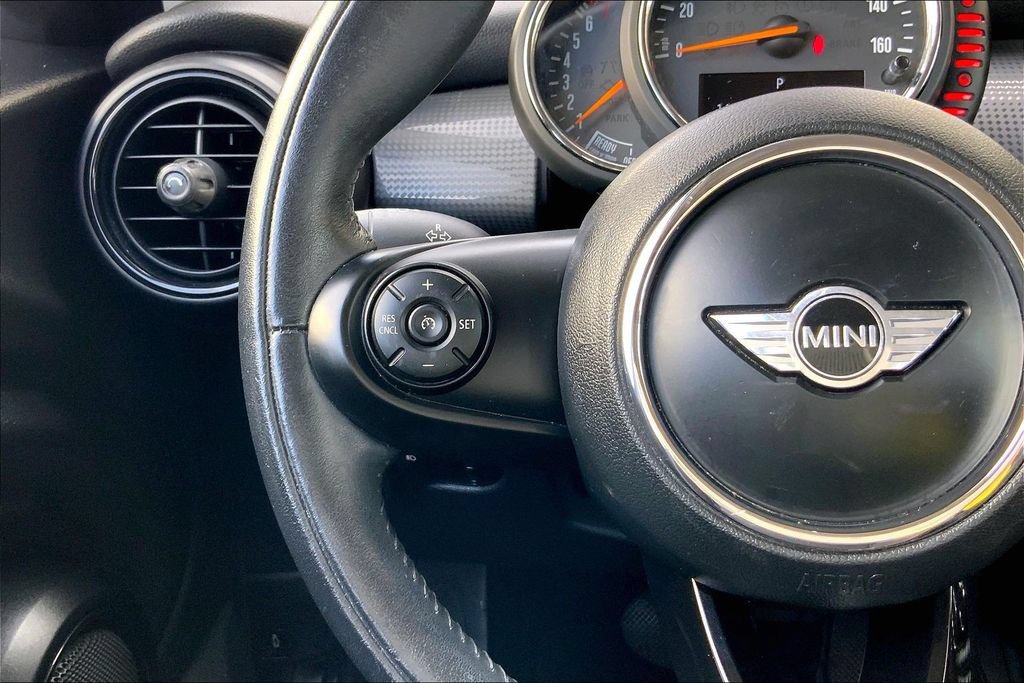 Used 2017 MINI Cooper 4-Door Hardtop FWD image 16