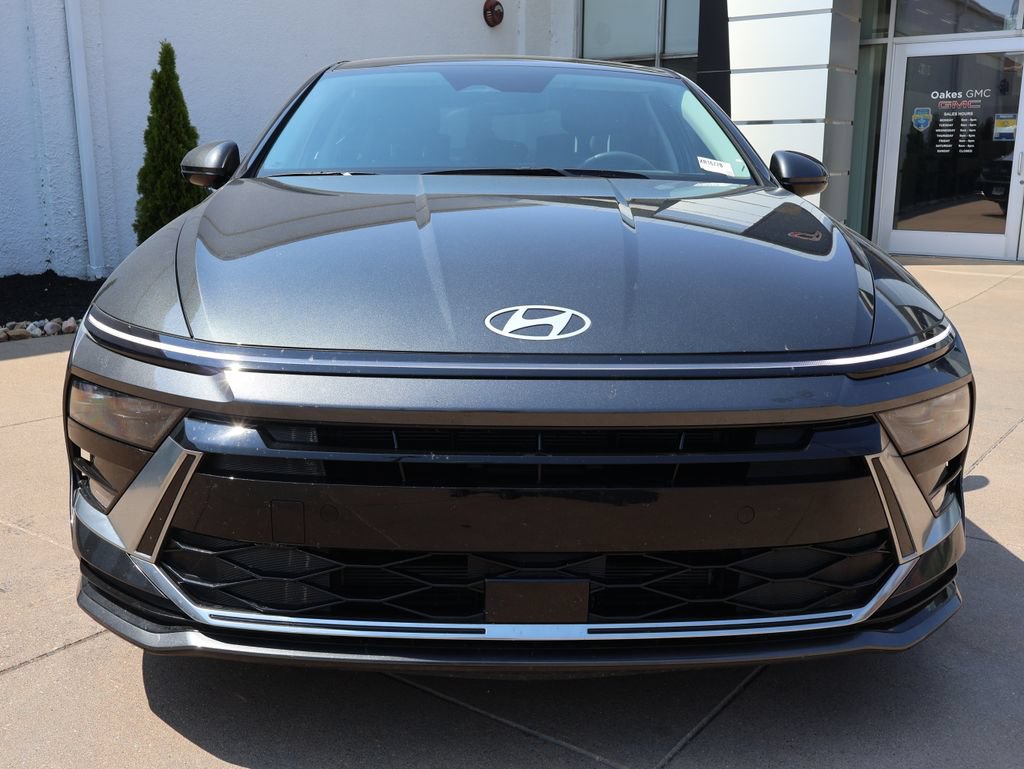 Used 2025 Hyundai Sonata SEL FWD image 2