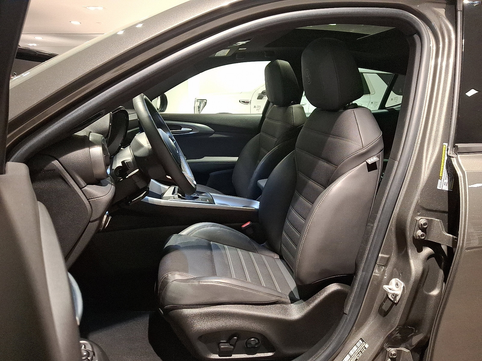 Used 2024 Alfa Romeo Tonale Ti image 14