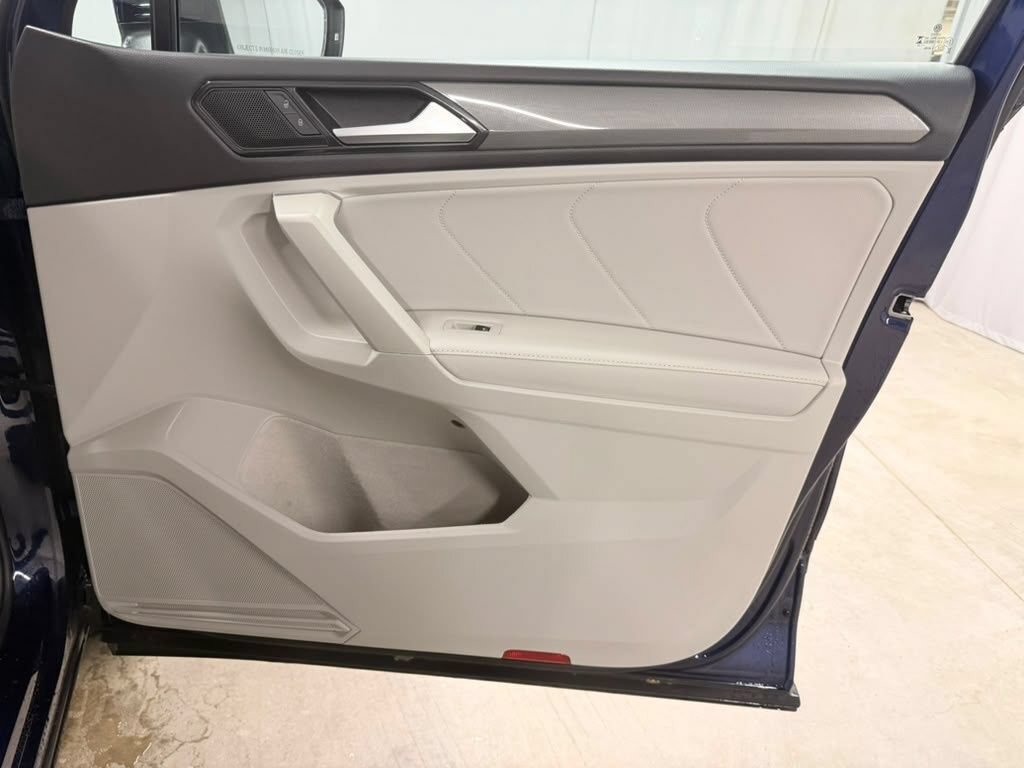 Used 2023 Volkswagen Tiguan SE FWD image 40
