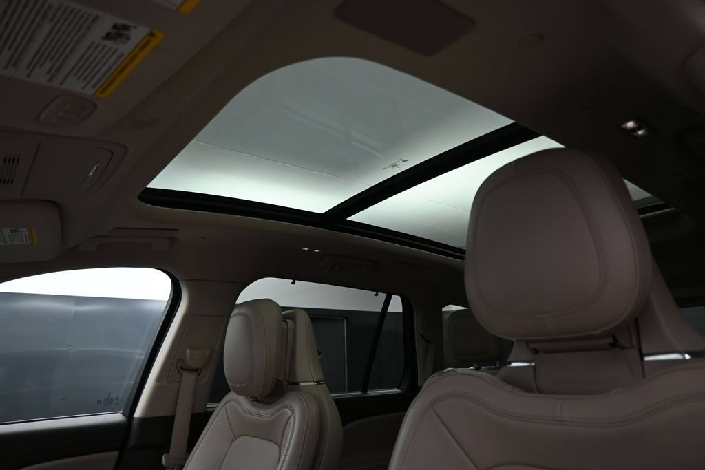 Used 2023 Lincoln Aviator Reserve w/ Equipment Group 201A RWD image 13