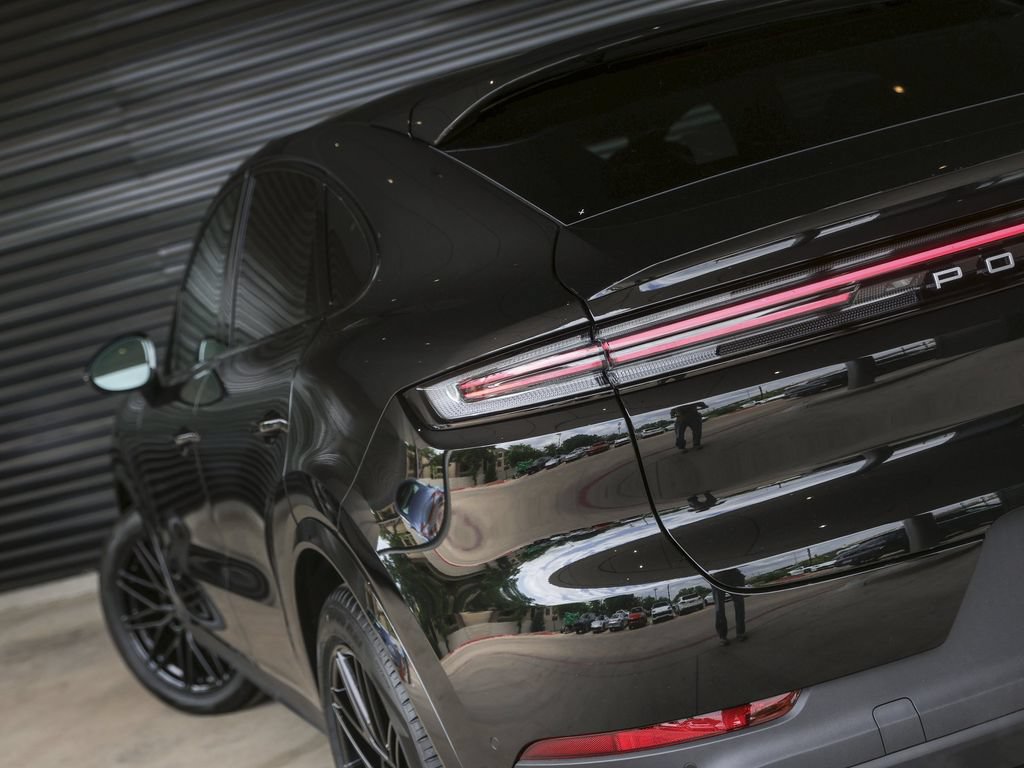 New 2026 Porsche Cayenne Coupe AWD/4WD image 13