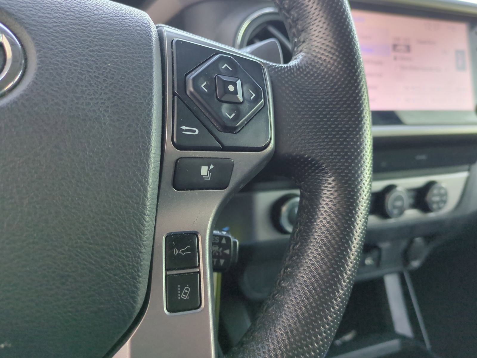 Used 2020 Toyota Tacoma SR5 image 18