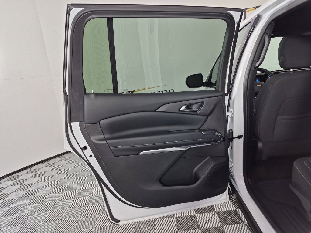 Certified 2026 Chevrolet Traverse LT FWD image 30