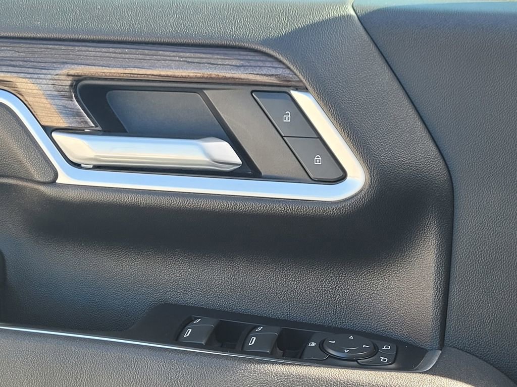 Used 2025 Chevrolet Silverado 2500 LT image 29