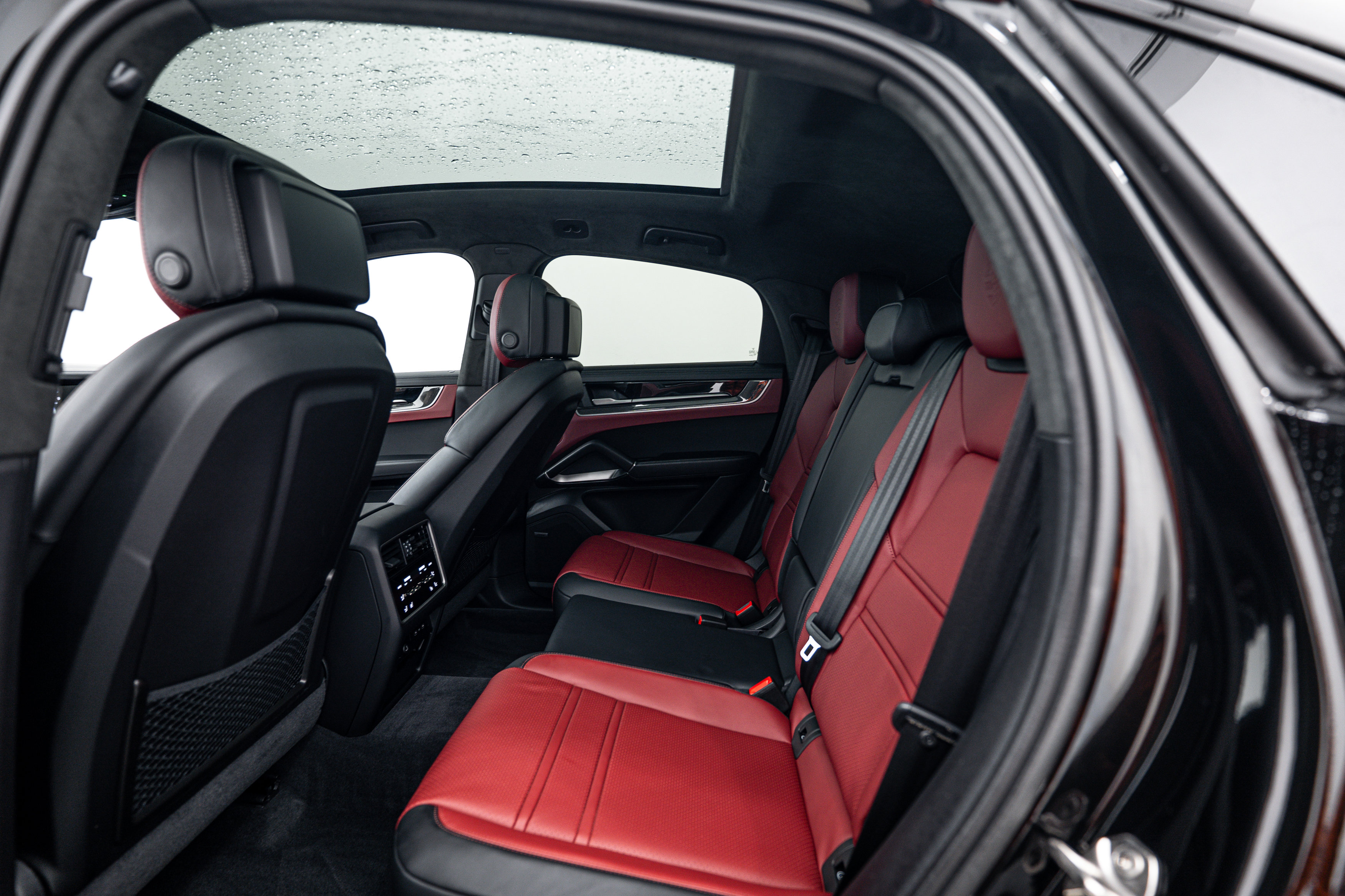 Certified 2026 Porsche Cayenne Turbo AWD/4WD image 25