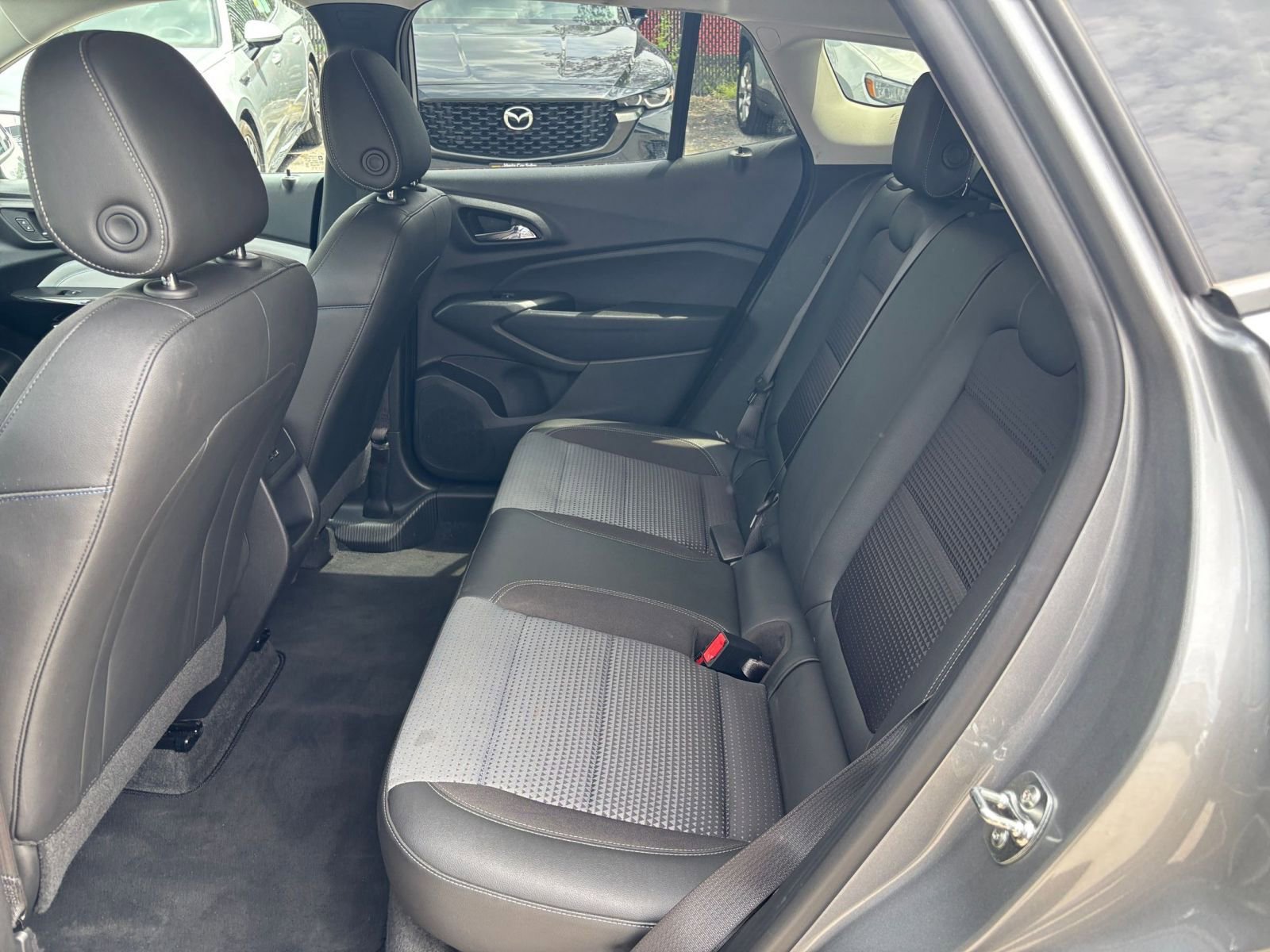 Used 2025 Chevrolet Trax LT w/ LT Convenience Package FWD image 21