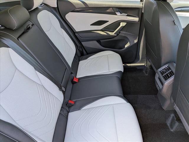 Used 2025 Volkswagen Tiguan SE AWD/4WD image 18