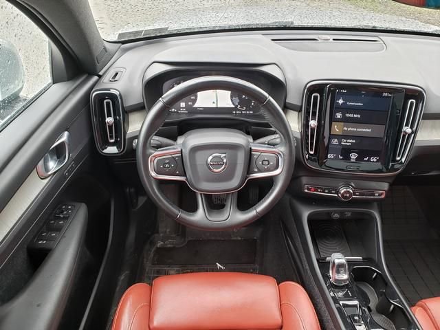 Used 2019 Volvo XC40 T4 Inscription image 17