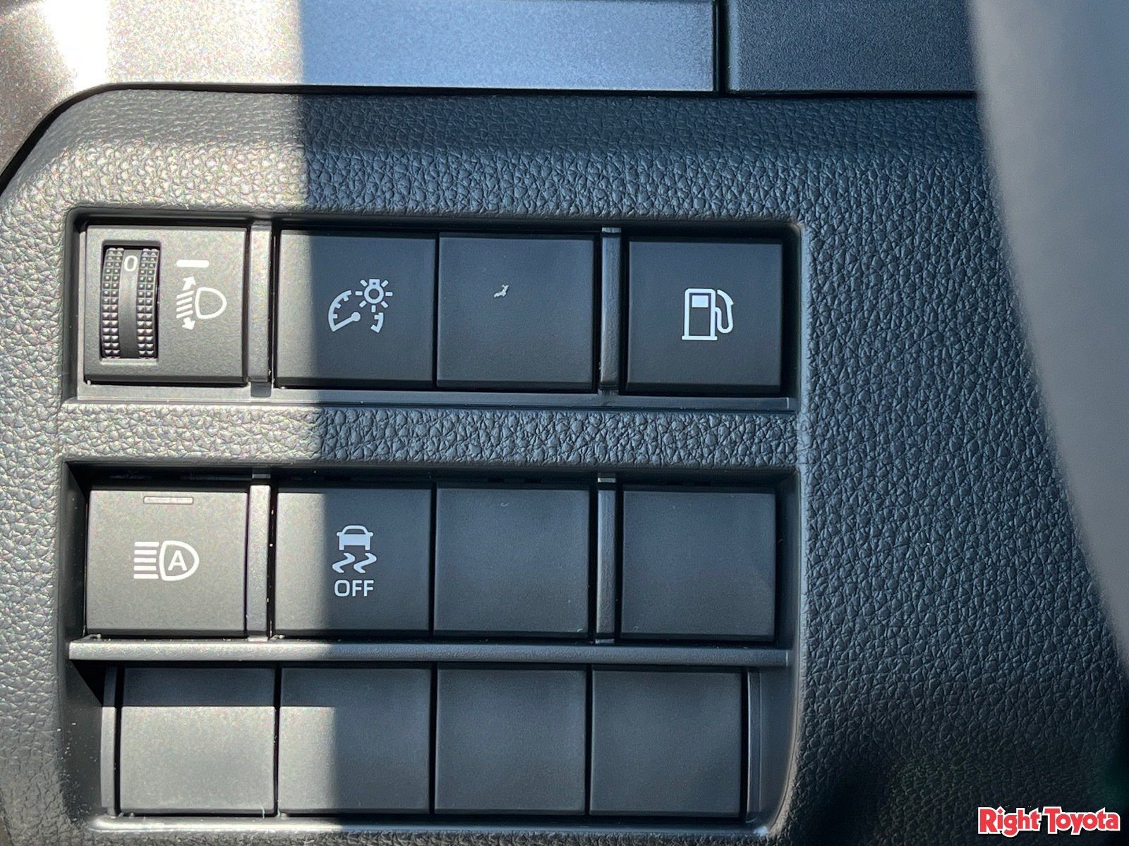 New 2026 Toyota 4Runner SR5 AWD/4WD image 25