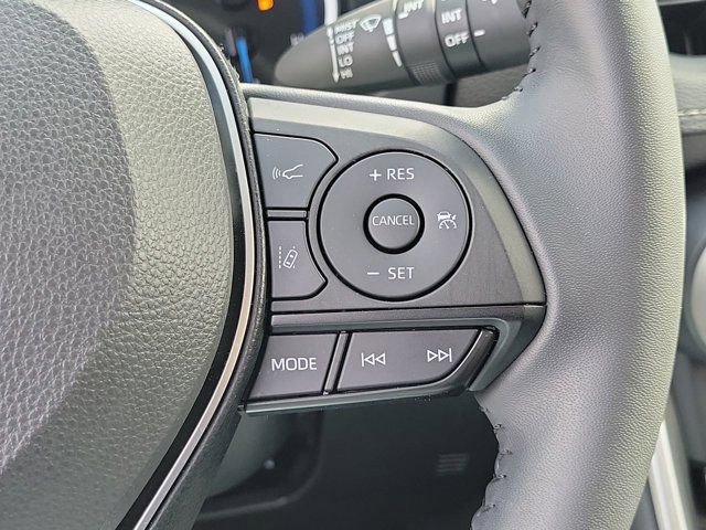 Used 2025 Toyota RAV4 XLE Premium image 32