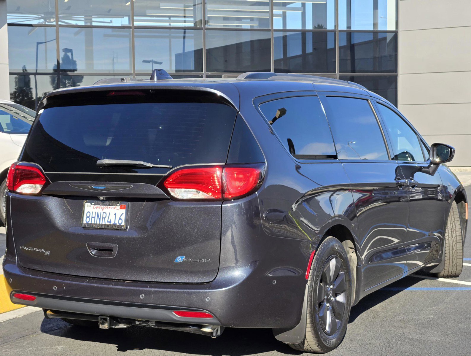 Used 2019 Chrysler Pacifica Limited w/ Advanced Safetytec Group image 4