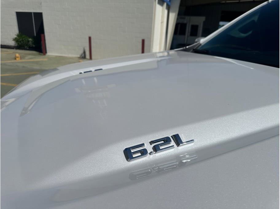 Used 2019 Chevrolet Silverado 1500 High Country w/ Technology Package AWD/4WD image 13